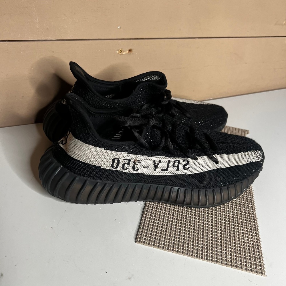 Adidas Yeezy Boost 350 V2 Oreo Core Black White BY1604 Mens Size 10 Sneaker